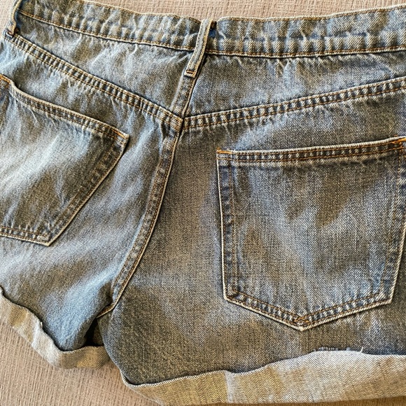 GAP 1969 Best Girlfriend Cuffed High Rise Denim Shorts Size 28R EUC - Picture 6 of 12